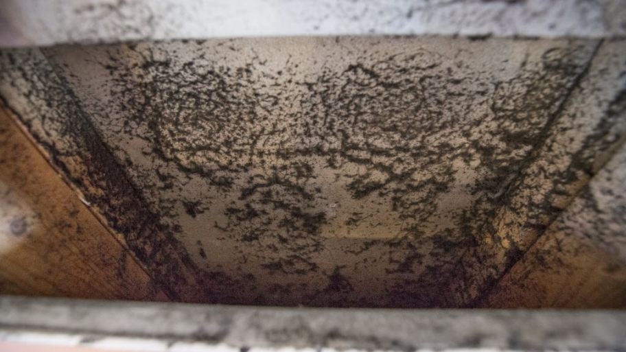 Dirty air duct